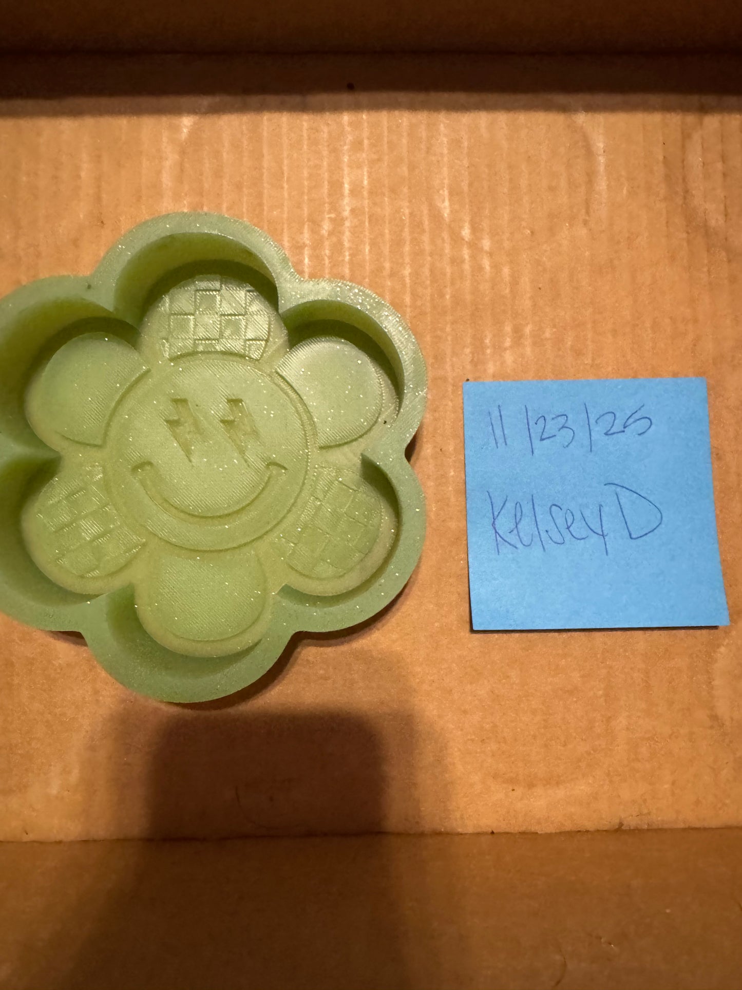 Destash - Checkered flower w/ Bolt eyes